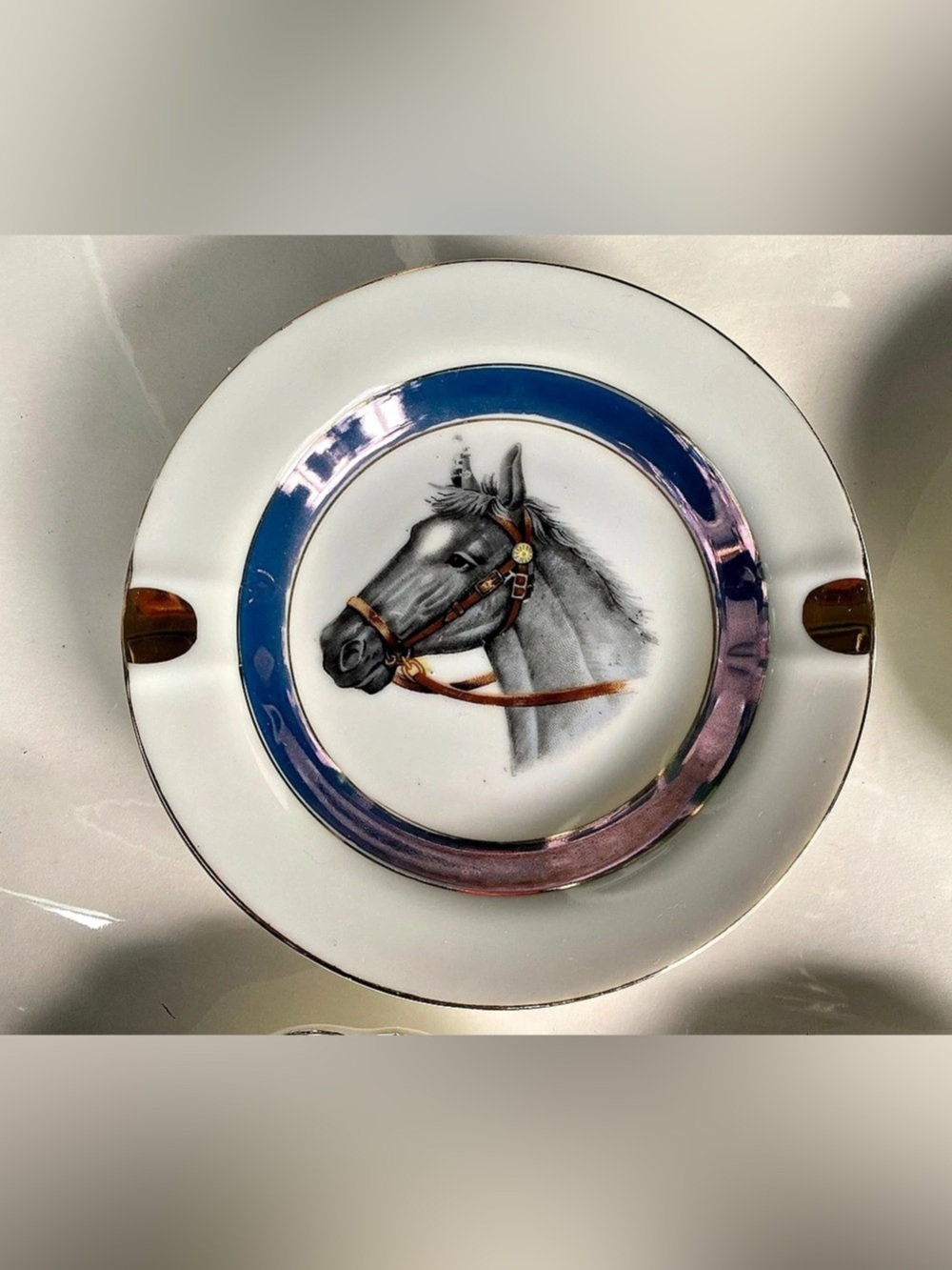Vtg 6” Round Porcelain Gray Horse Head Portrait Ash Tray Iridescent & Gold Trim